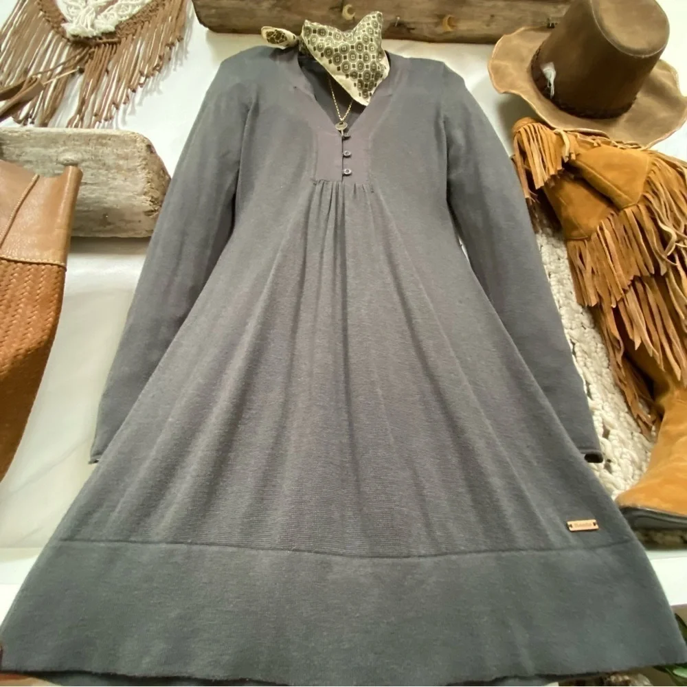 Roots summer sweater dress in lightweight soft material & cottage cabin vibe - Picture 3 of 9